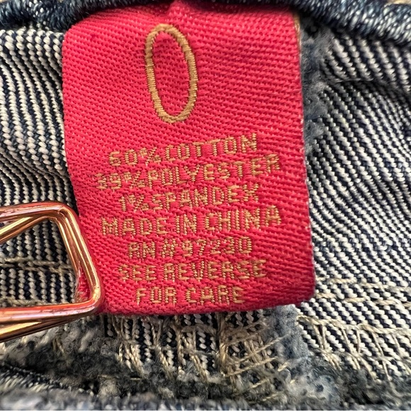 Almost Famous Denim Distressed Skinny Jeans Size 0 EUC - Picture 11 of 13